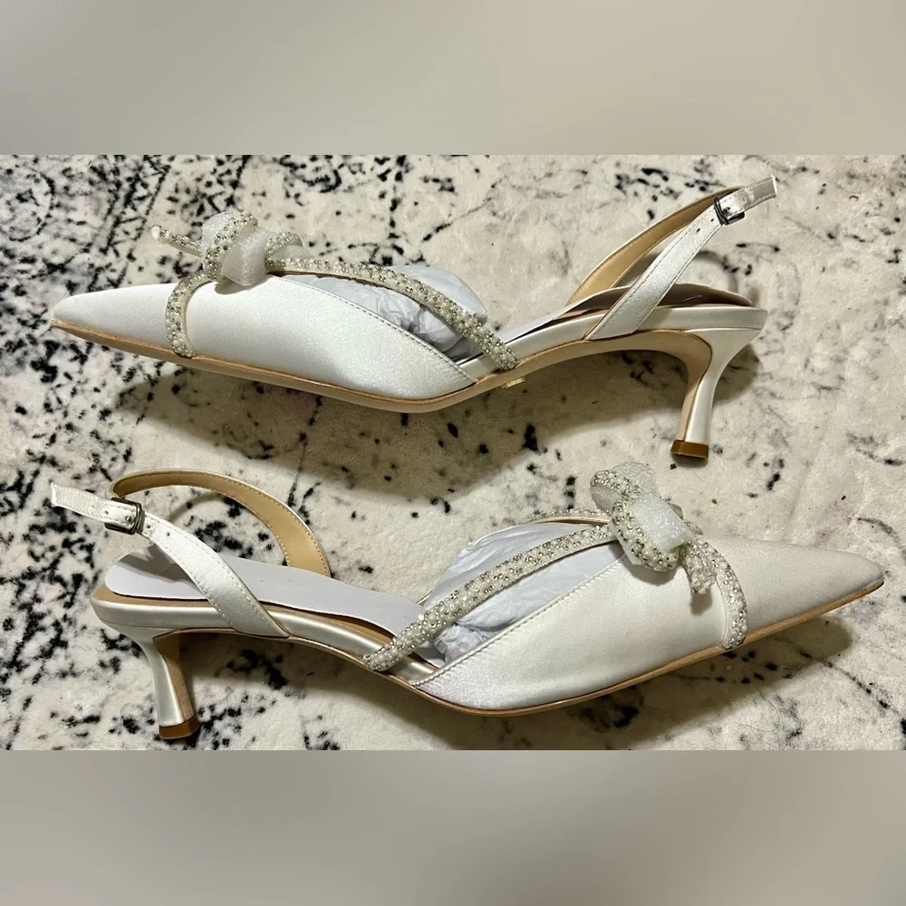 Badgley Mischka Angelina Slingback Pointed Toe Kitten Heel Pump -white Satin 9.5